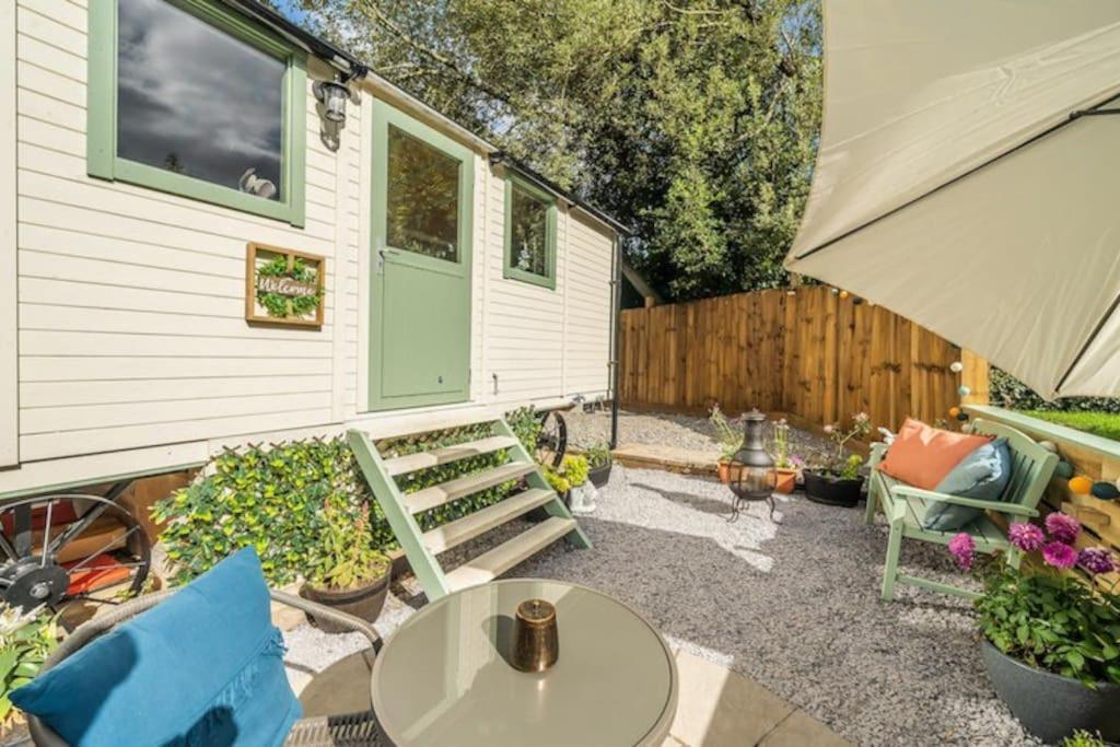 Spinney Retreats - 2 X Unique Shepherds Huts Dog Friendly نورث هامبتون المظهر الخارجي الصورة