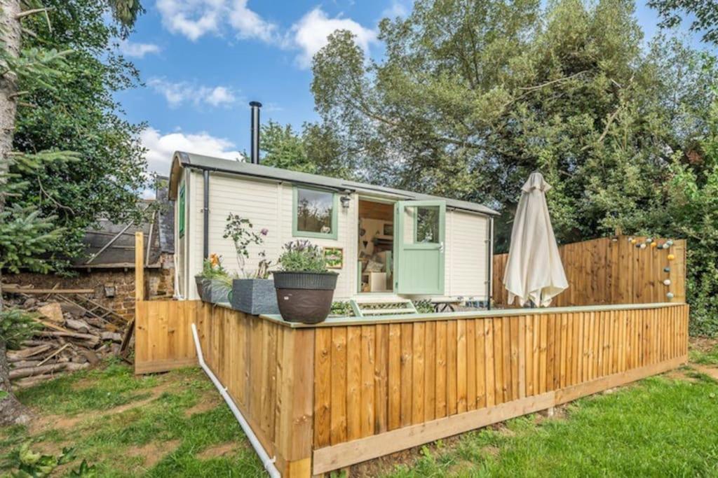 Spinney Retreats - 2 X Unique Shepherds Huts Dog Friendly نورث هامبتون المظهر الخارجي الصورة