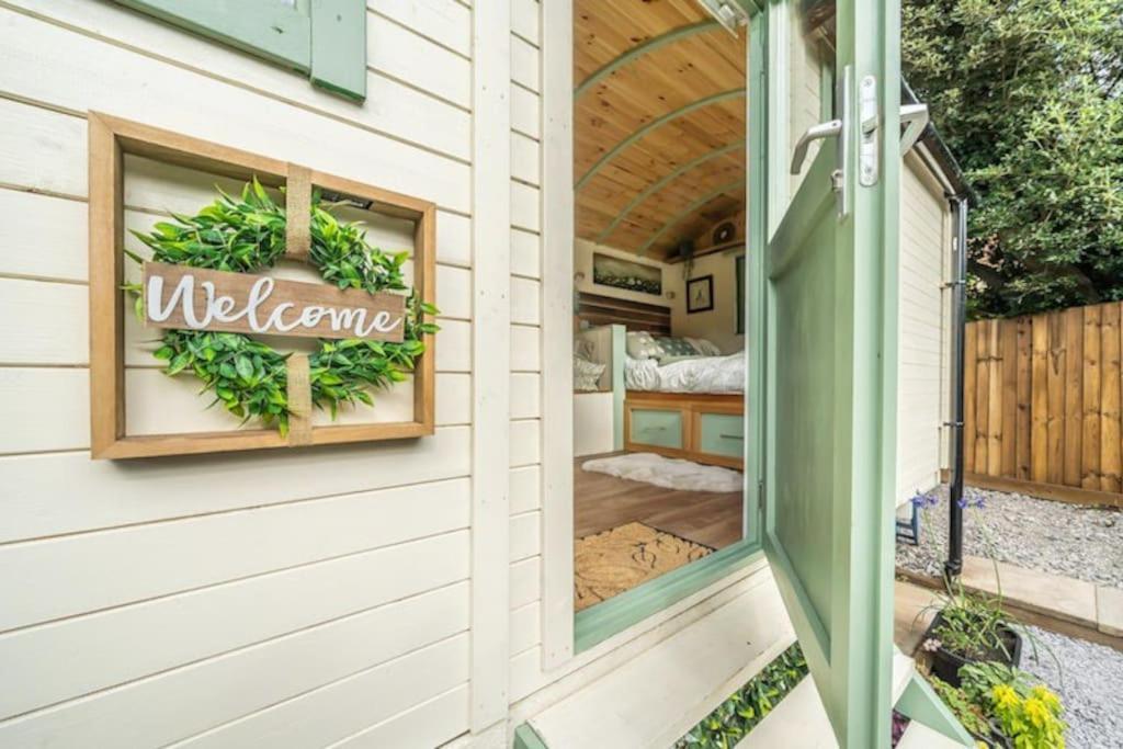 Spinney Retreats - 2 X Unique Shepherds Huts Dog Friendly نورث هامبتون المظهر الخارجي الصورة