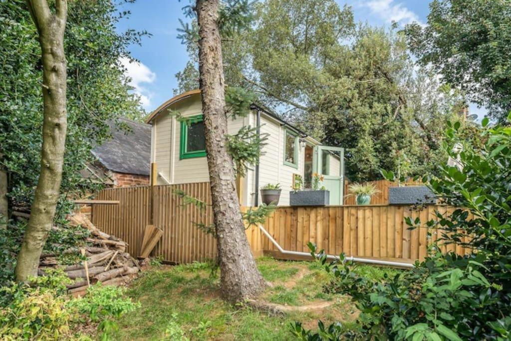 Spinney Retreats - 2 X Unique Shepherds Huts Dog Friendly نورث هامبتون المظهر الخارجي الصورة